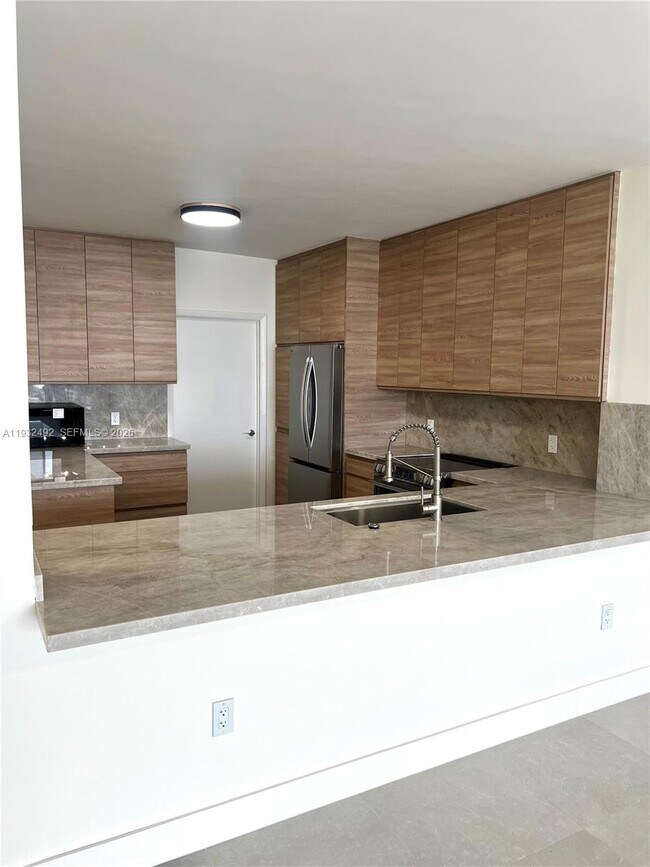 Building Photo - 17050 N Bay Rd