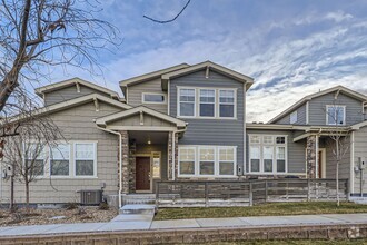 Building Photo - Stunning 3 bedroom 2.5 Bath in Commerce City!