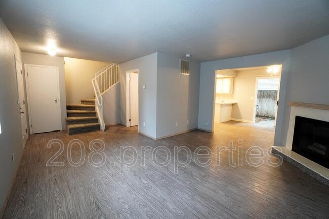 Building Photo - 1009 N Stilson Rd