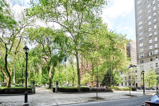 Building Photo - 1806-18 Rittenhouse Square