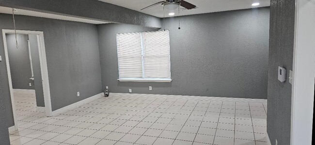 Building Photo - 7011 Hillsboro St