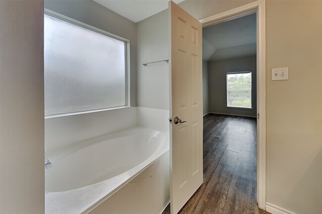 Building Photo - 14006 Honey Bee Ct