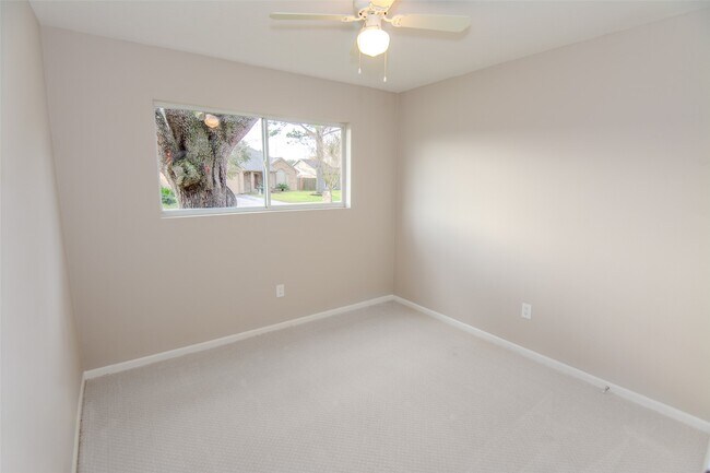 Building Photo - 6703 Stonewater