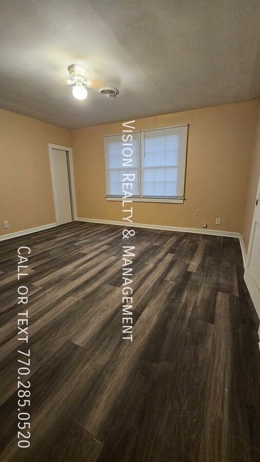 Building Photo - 1612 Lyndle Rd