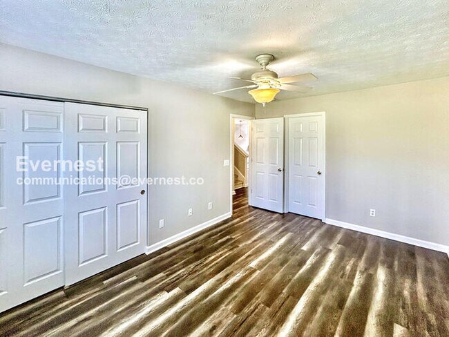 Building Photo - 3-Bedroom Home with Garage / Pet-Friendly ...