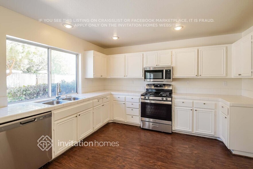 Building Photo - 44500 Overland Ave