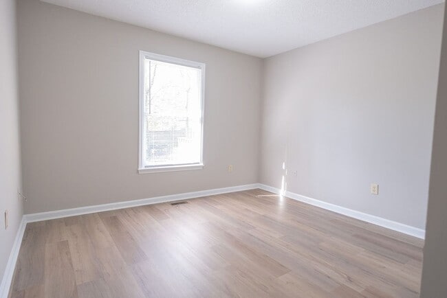 Building Photo - 125 Honeytree Dr