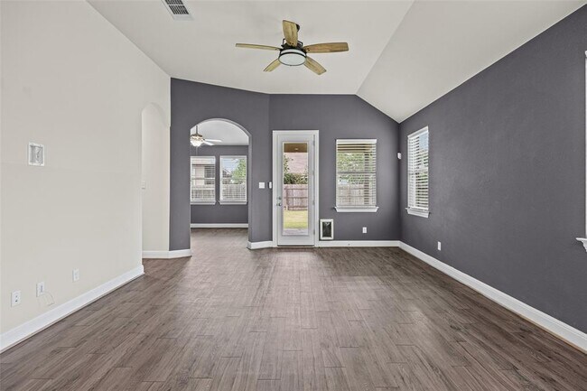 Building Photo - 253 Joseph Dr