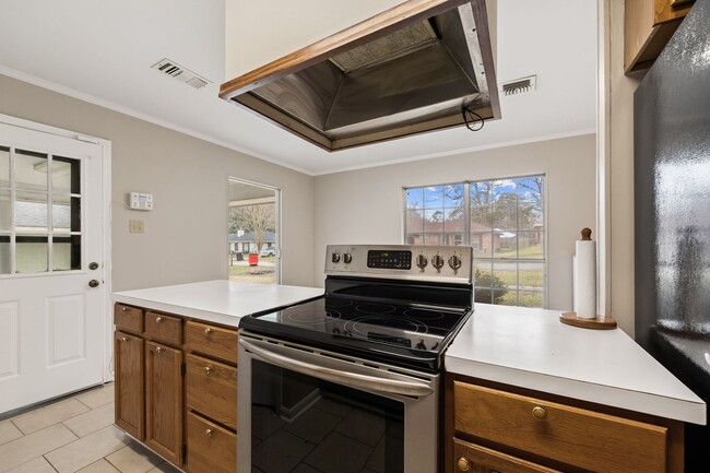 Building Photo - COMING APRIL 1ST!  NEWLY REMODELED HOME!