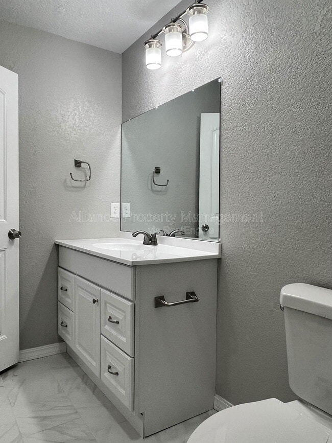 Building Photo - 7470 Grand Valley Dr