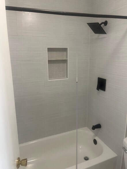 Renovated Bathroom with Bathtub - 1405 Vicksburg Plz