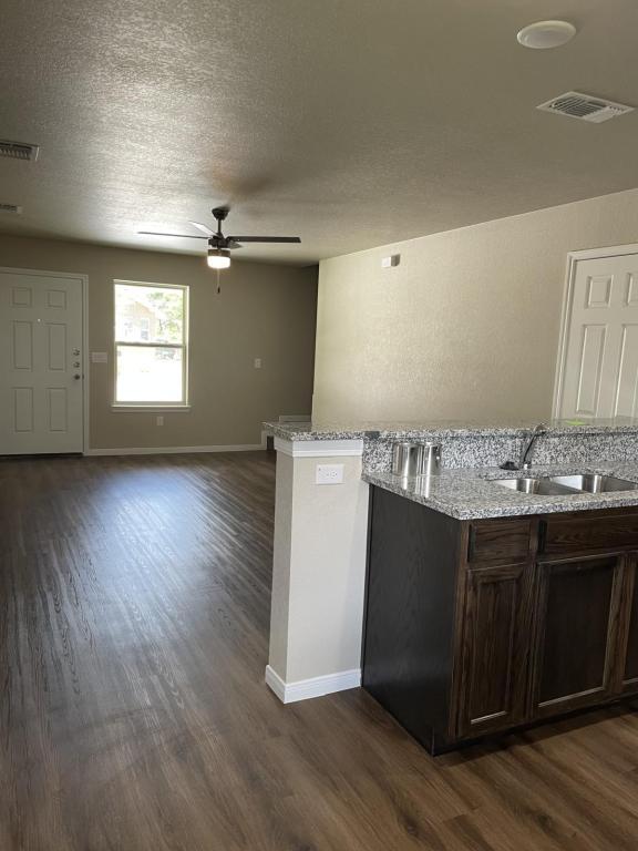 Building Photo - 512 Raymond St