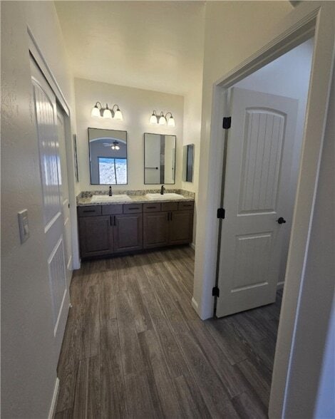 Building Photo - 2561 N Ridge Ave