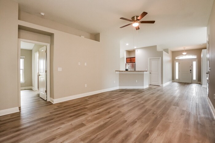 Building Photo - 706 Chelsea Ave