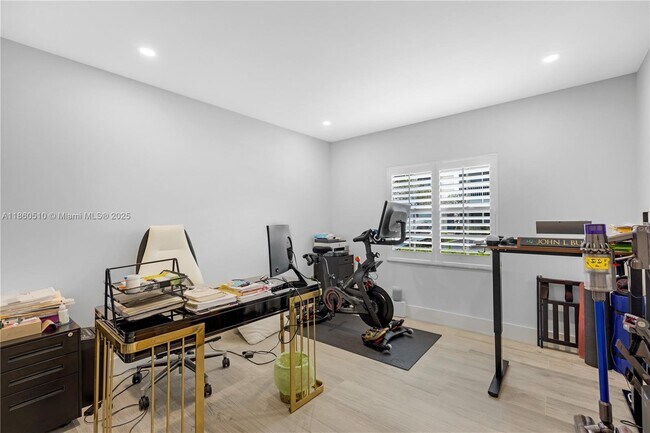 Building Photo - 130 Cypress Club Dr