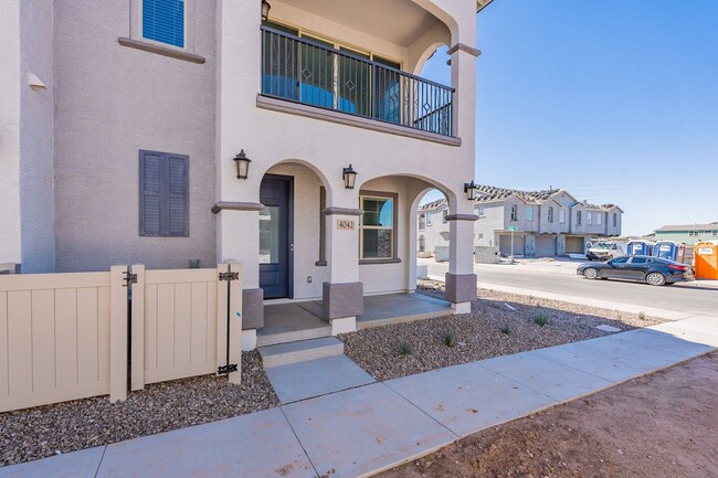 Building Photo - Unbeatable Luxury: Your Key to Elevated Li...