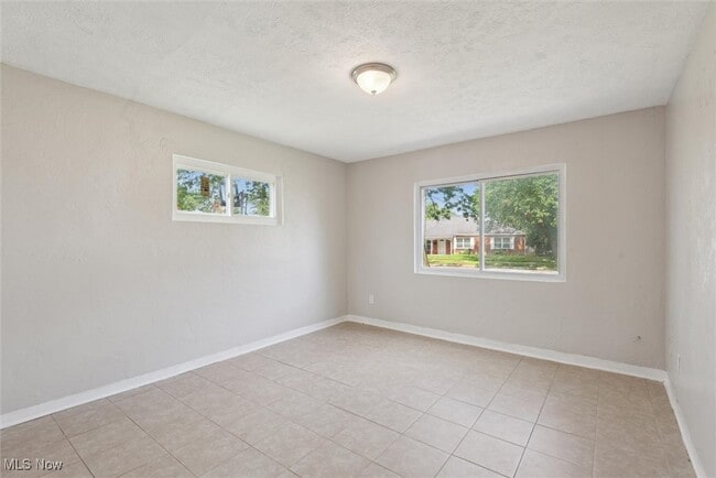 Building Photo - 27240 Markbarry Ave
