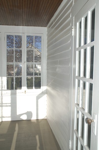 Three-Season Porch - 2301 Pierce St NE