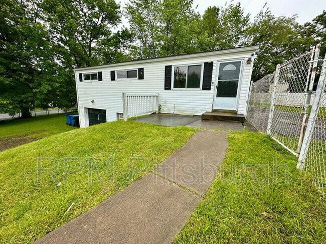Building Photo - 319 Elfort Dr