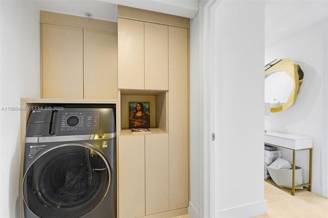 Building Photo - 848 Brickell Key Dr