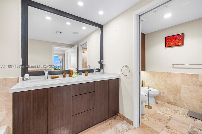 Building Photo - 1455 Ocean 1003