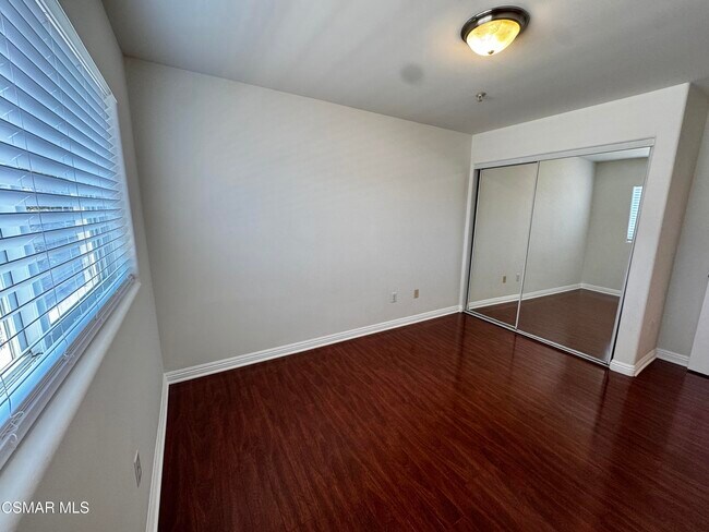 Building Photo - 13525 Vanowen St
