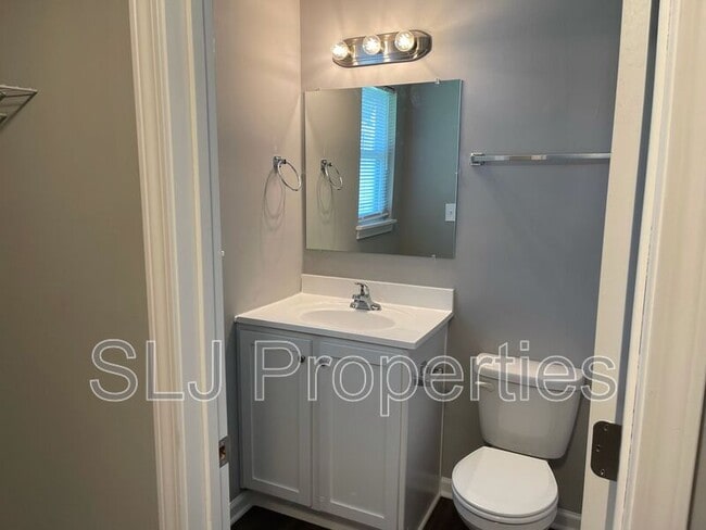 Building Photo - 425 Mechanic St