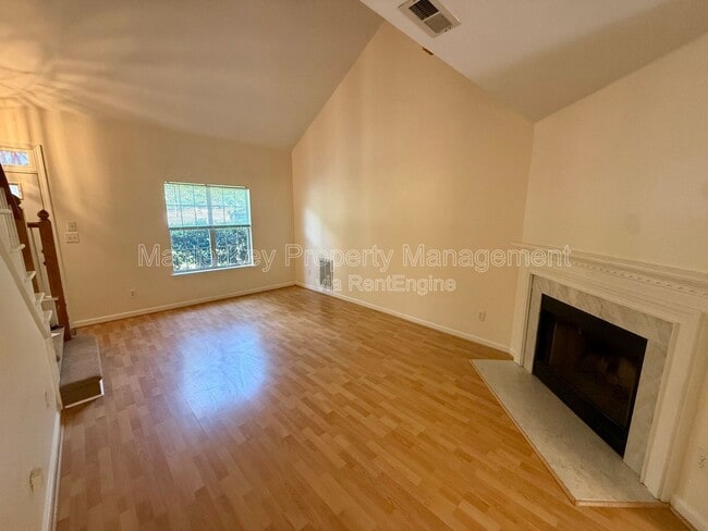 Building Photo - 327 St Thomas Dr