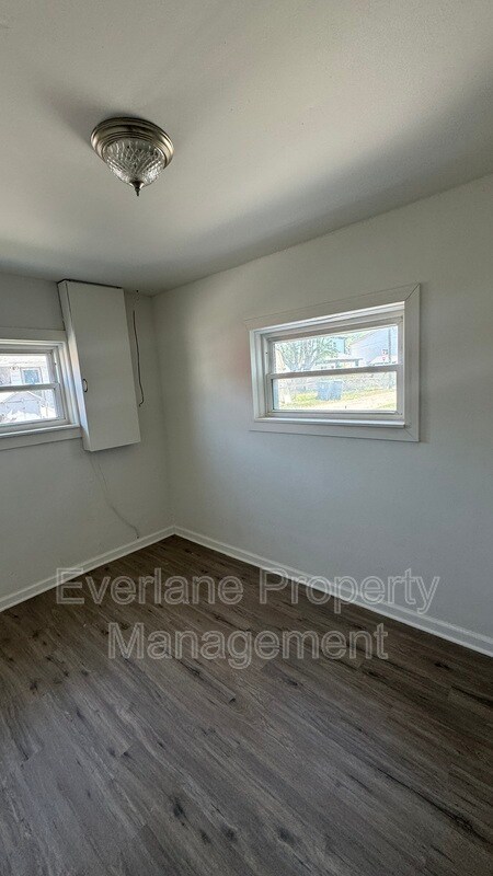 Building Photo - 1378 S 8th St