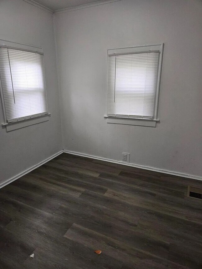 Building Photo - 127 N Burgess Ave