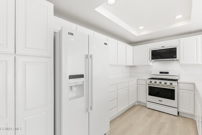 Building Photo - 4240 Lost Hills Rd