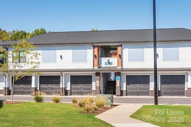 Building Photo - 1035 Strensall Ln