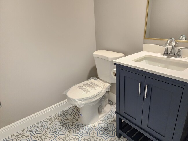 Building Photo - Magnificent 1 bedroom, 1.5 bathroom condo ...