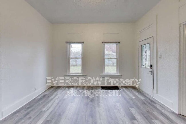 Building Photo - 2219 Hovey St