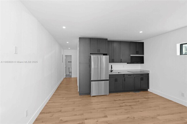 Building Photo - 419 78th St