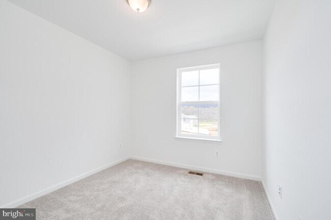 Building Photo - 301 Hillsdale Pl