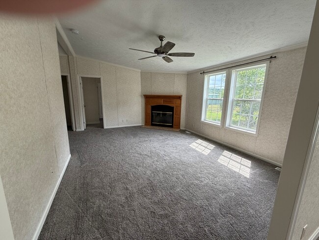 Family Room - 1336 Mars Evans City Rd