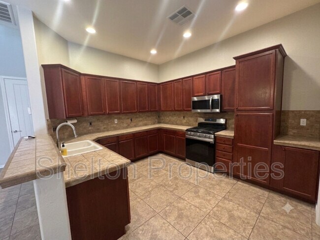 Building Photo - 21163 W Sunrise Ln