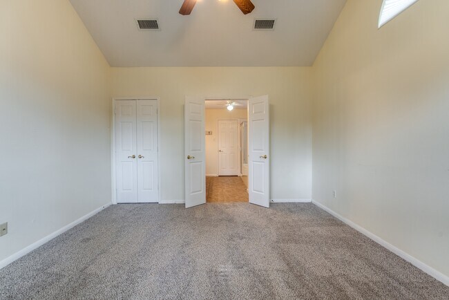 Building Photo - 17143 Summer Hollow Dr