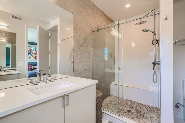 Building Photo - Modern 3 BDR S'Park Boulder Townhome