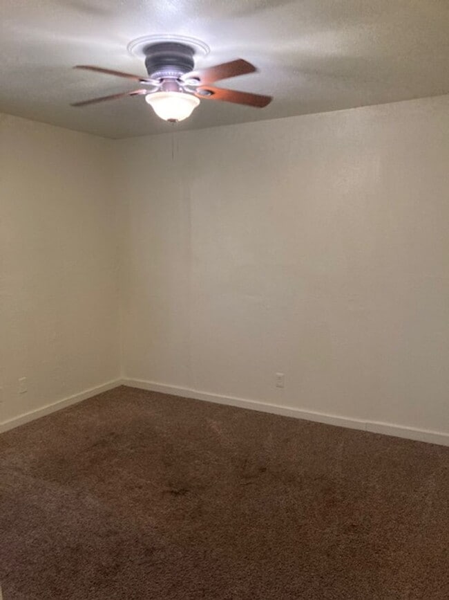 Building Photo - Biloxi 3 Bedroom