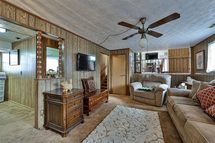 Building Photo - 5938 Fairdale Dr