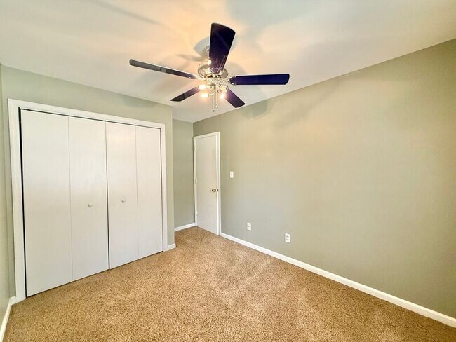 Building Photo - 542 Loop Rd