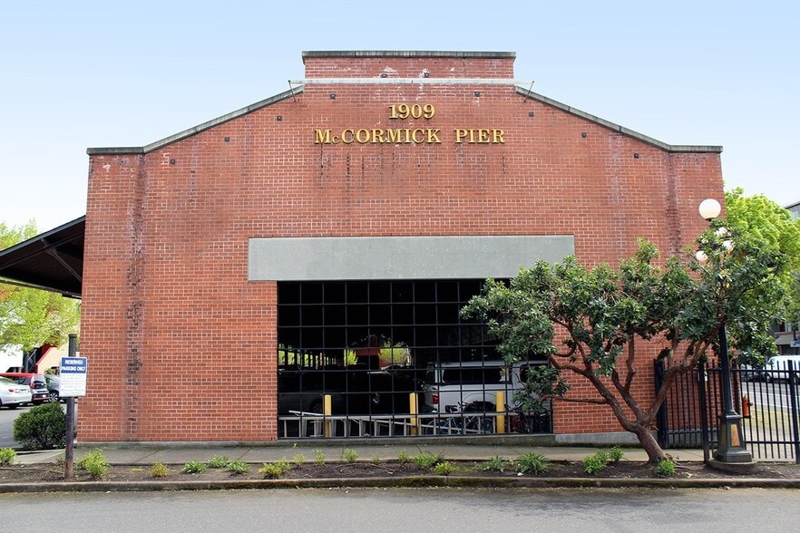 Building Photo - 810 NW Naito Pkwy