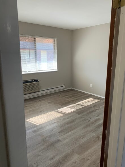 Building Photo - 7510 Hazelcrest Dr