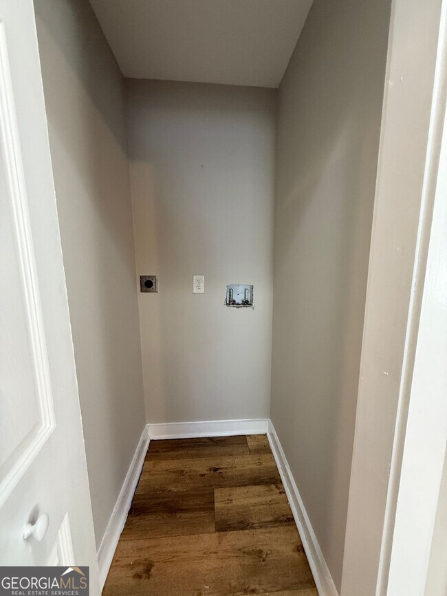 Building Photo - 221 Sheppard Pl