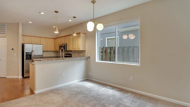 Building Photo - 9817 N Clarendon Ave