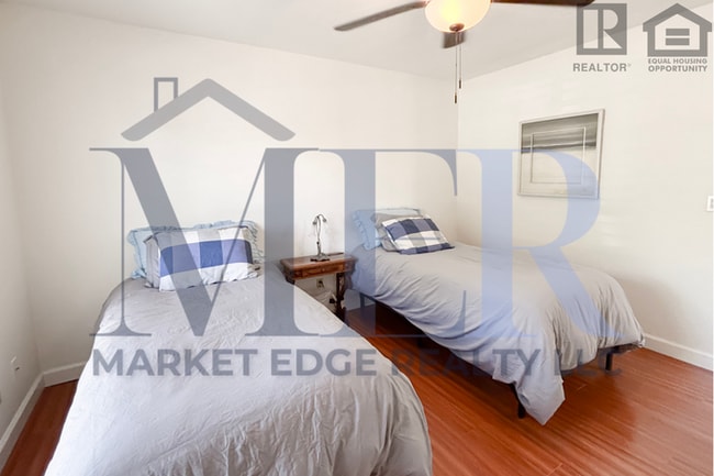 Building Photo - 3Bed/2Bath Furnished Home w/Stunning Backy...