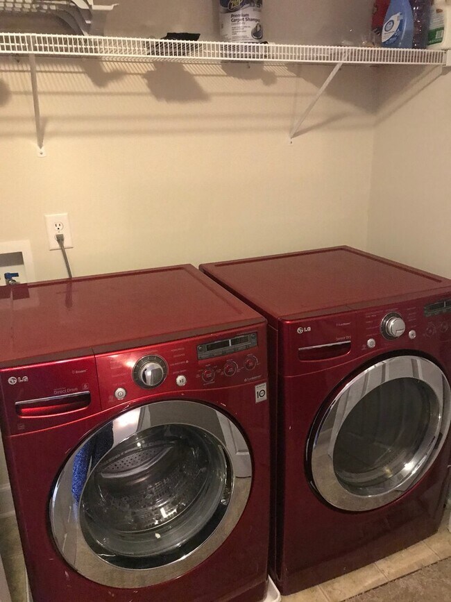Building Photo - Reduced Rent/Move In Special/Lenox Village...