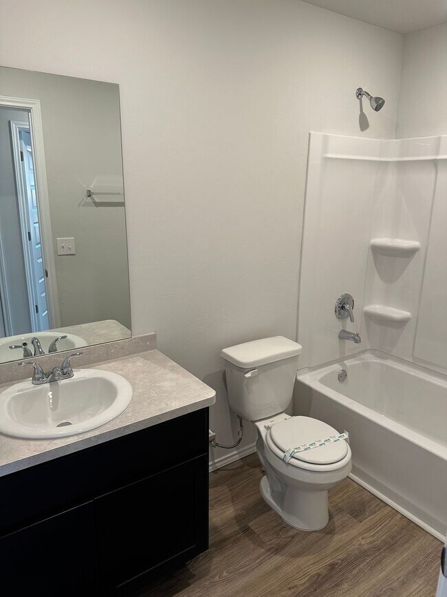 Building Photo - Pre-Leasing Now! Comfortable 3-Bedroom, 2-Bath Home in Shadow Valley